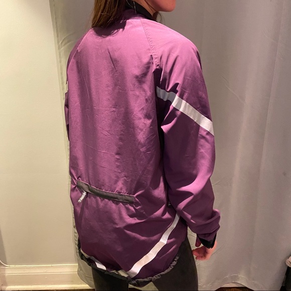 🛑SOLD🛑Running Room Windbreaker - Picture 6 of 6